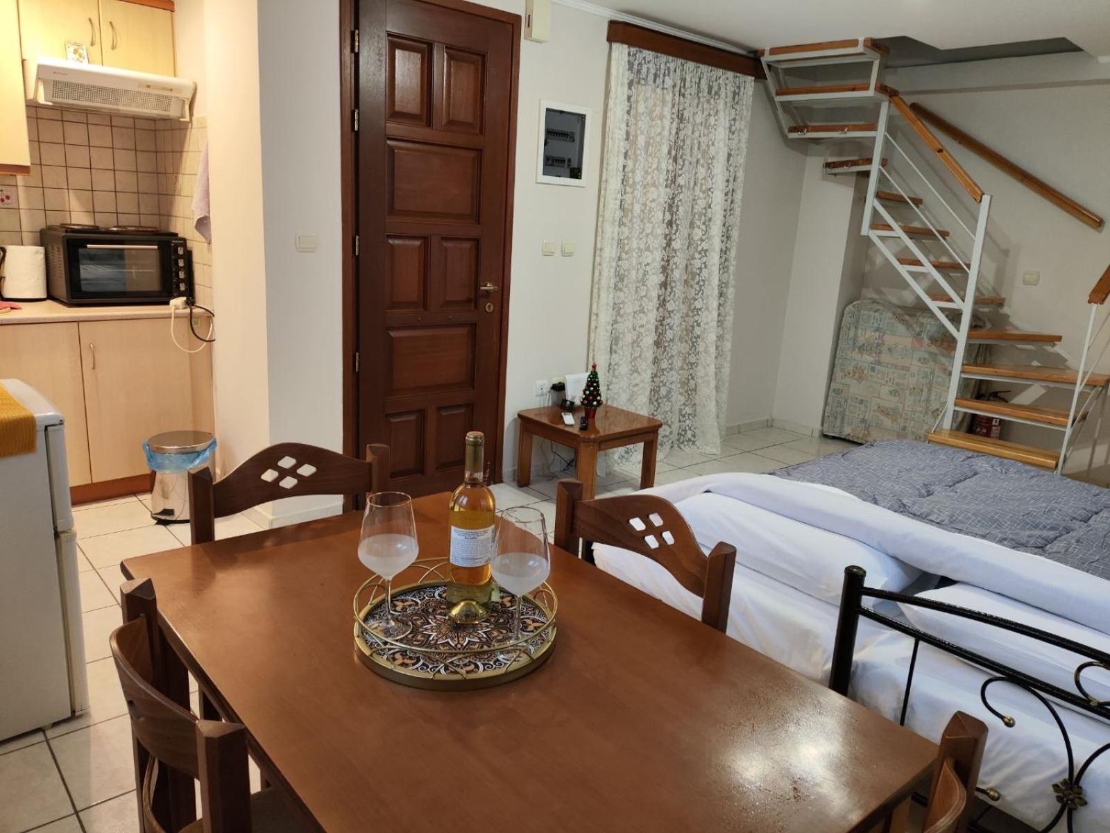 Οι Φωλίτσες Apartment Nafpaktos Bagian luar foto