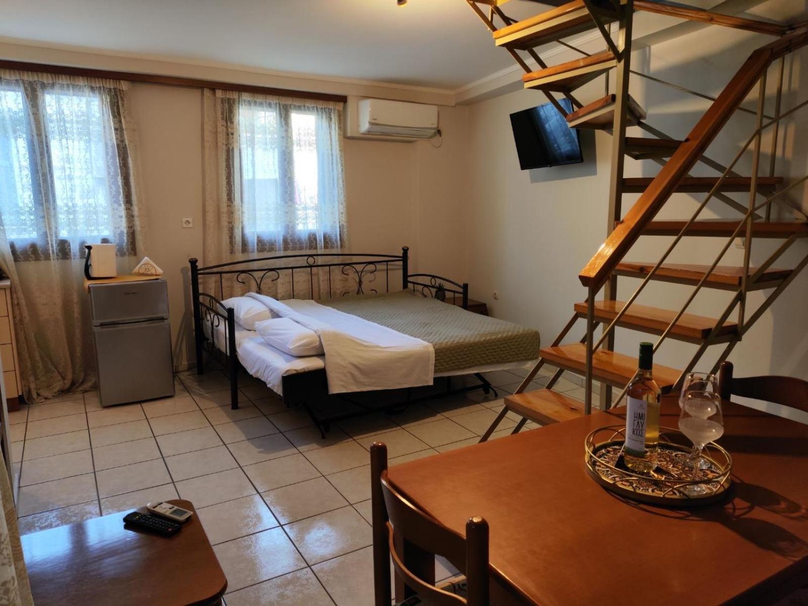 Οι Φωλίτσες Apartment Nafpaktos Bagian luar foto